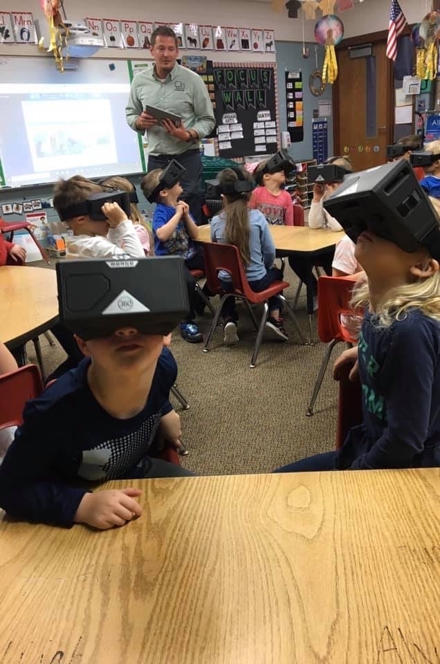 Kindergarten Explores with Virtual Reality!